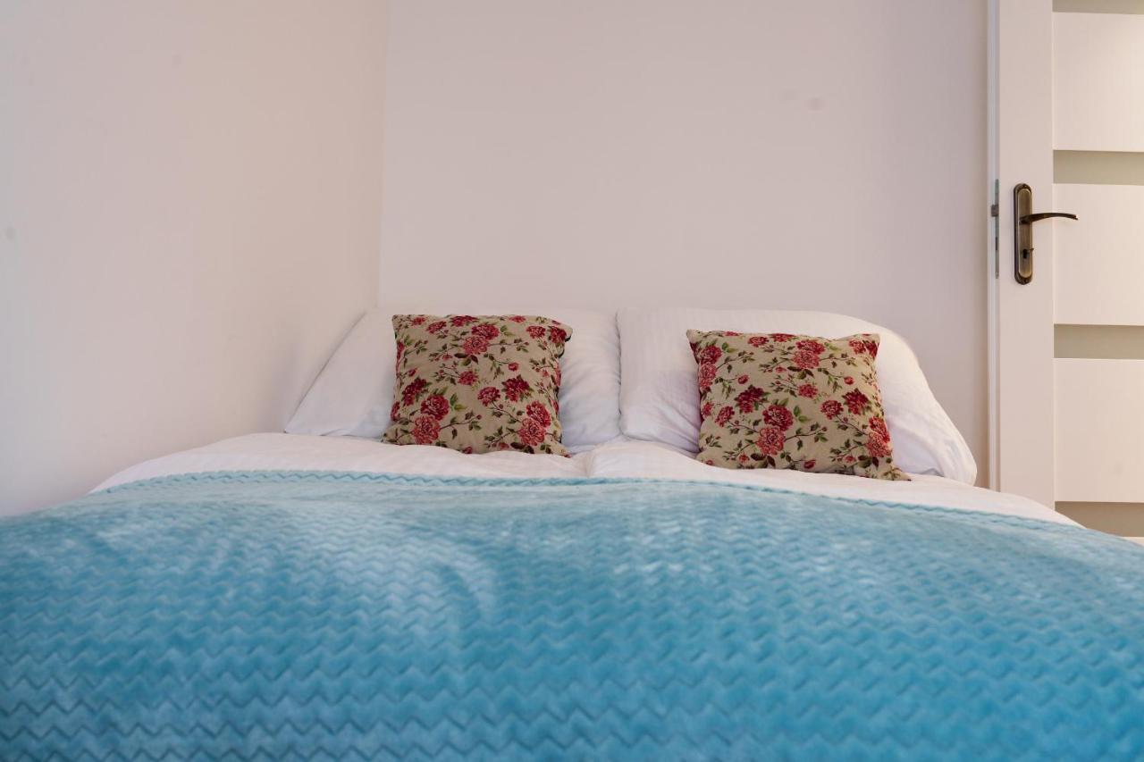 Apartament Pod Swierkiem - Pet Friendly - 2 Osobne Pokoje Dla Max 5 Osob - Space Apart Jelenia Gora Dış mekan fotoğraf