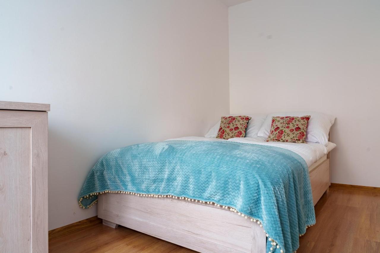 Apartament Pod Swierkiem - Pet Friendly - 2 Osobne Pokoje Dla Max 5 Osob - Space Apart Jelenia Gora Dış mekan fotoğraf